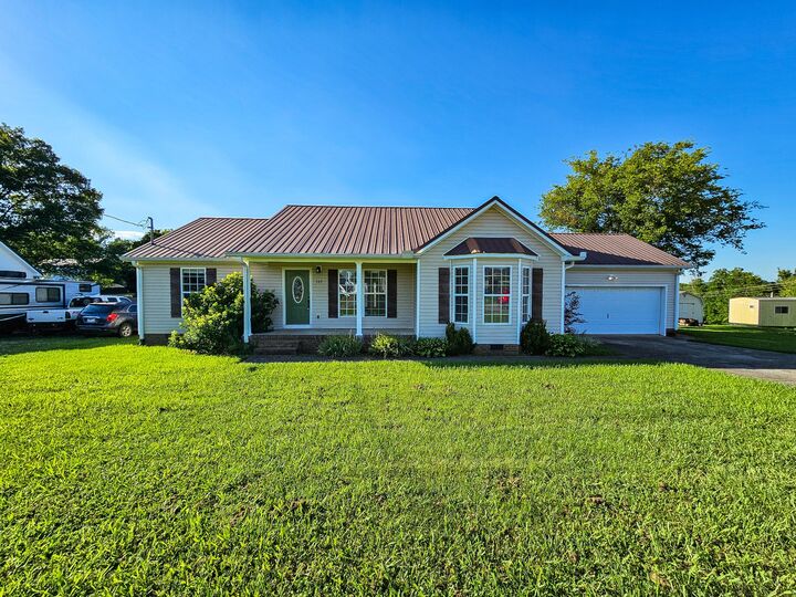 Property Photo:  105 Twin Oaks Dr  TN 37020 