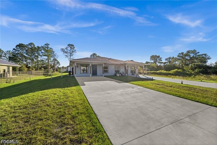 Property Photo: 915-917 Graystone Avenue FL 33974