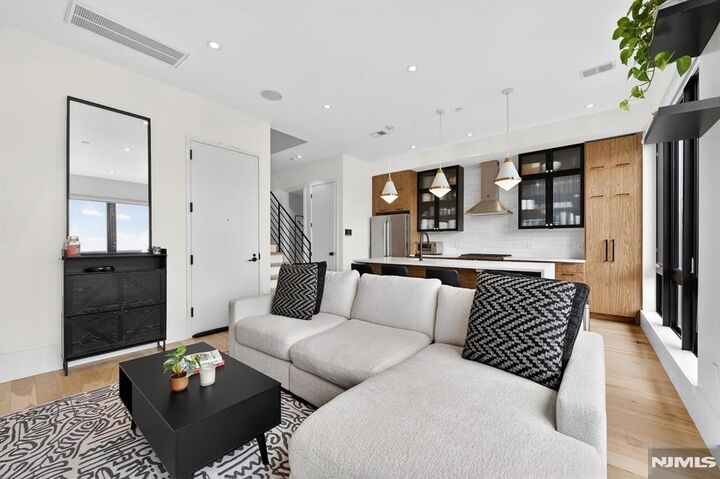 Property Photo:  339 Palisade Avenue 3  NJ 07307 