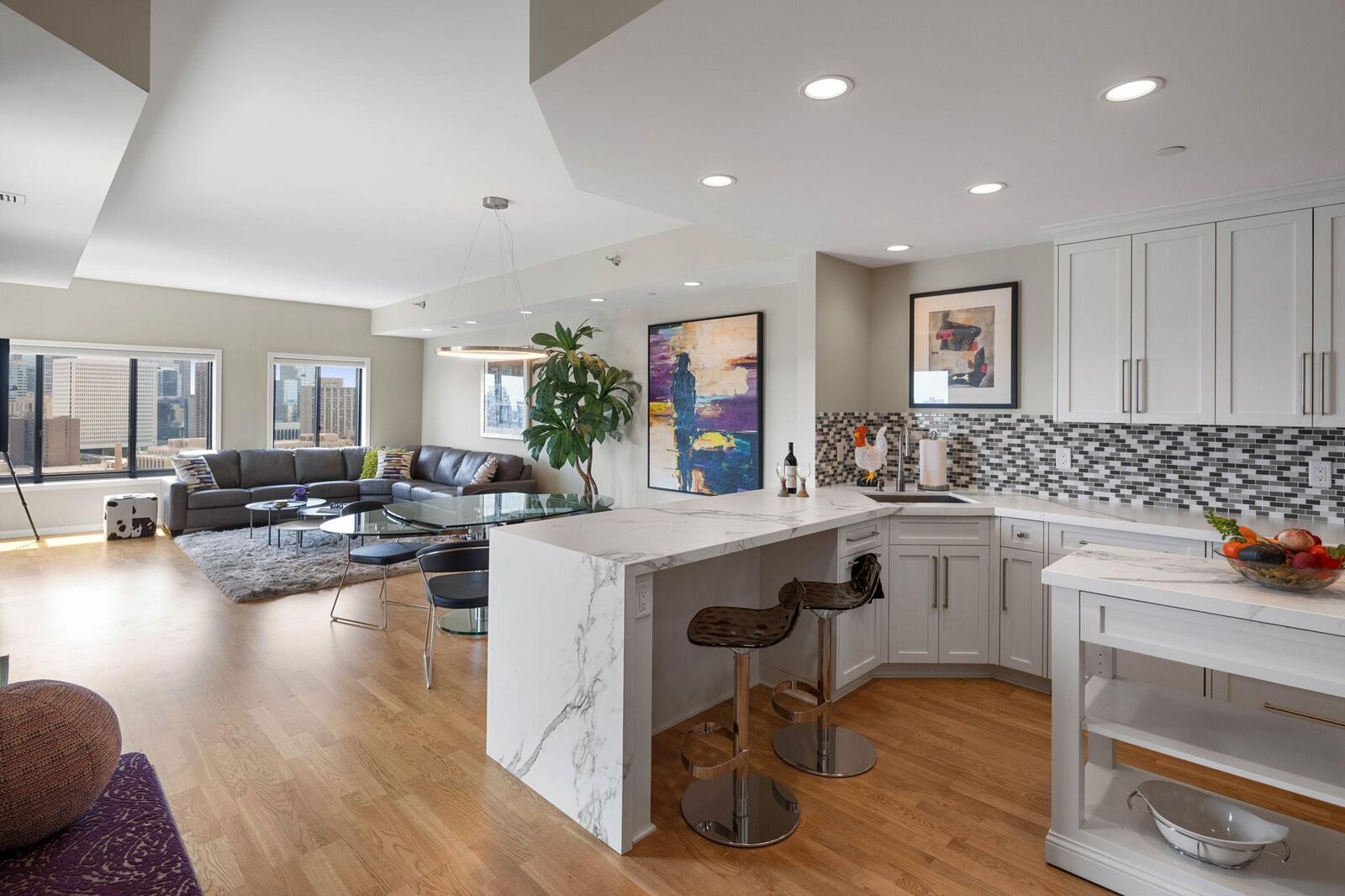 Property Photo:  110 Bank Street SE L2103  MN 55414 