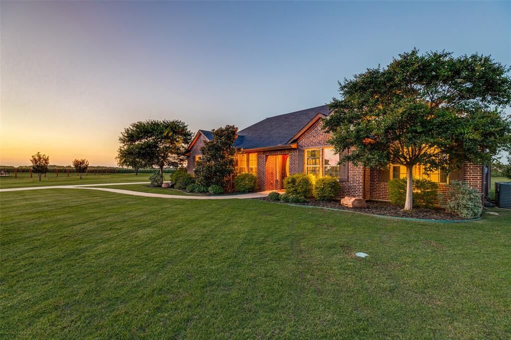 Property Photo:  158 Whispering Winds Drive  TX 75058 