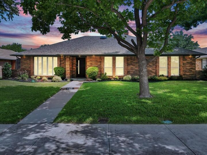 Property Photo:  2303 Stone Glen Lane  TX 75007 
