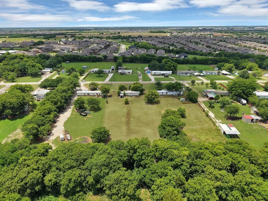 Property Photo:  13 Willow Bend Court  TX 76063 