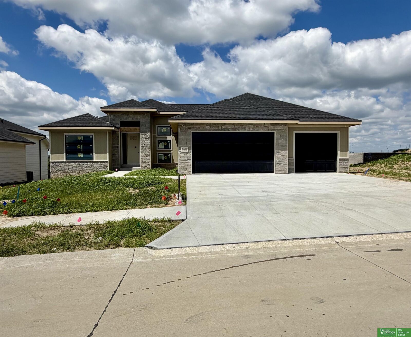 Property Photo:  5618 N 199th Street  NE 68022 