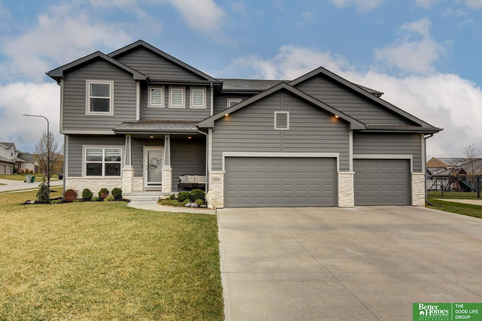 Property Photo: 19480 Willow Circle NE 68028