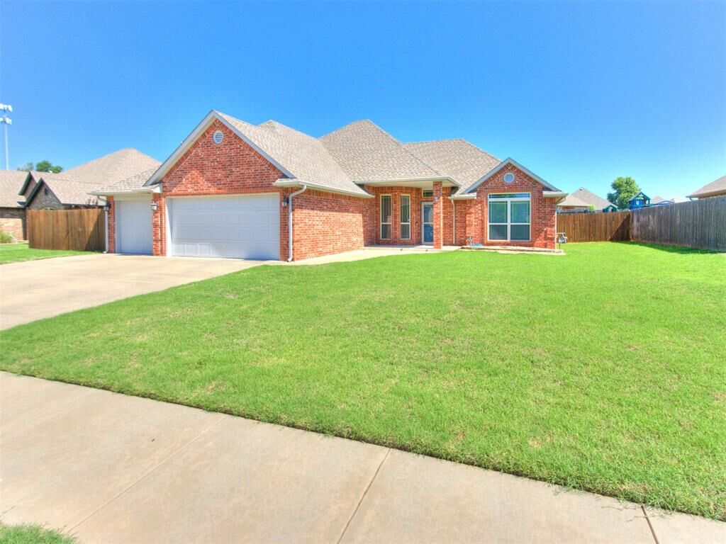 Property Photo:  1059 Fox Run Lane  OK 73010 