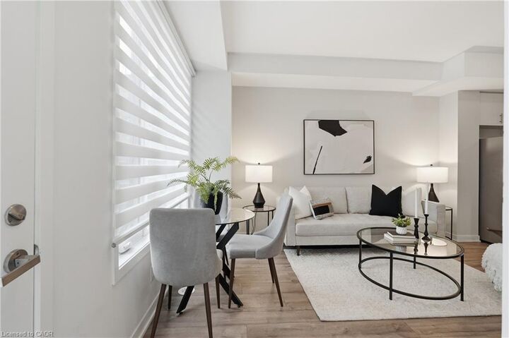 Property Photo: 3425 Ridgeway Drive 10 ON L5L 0B9