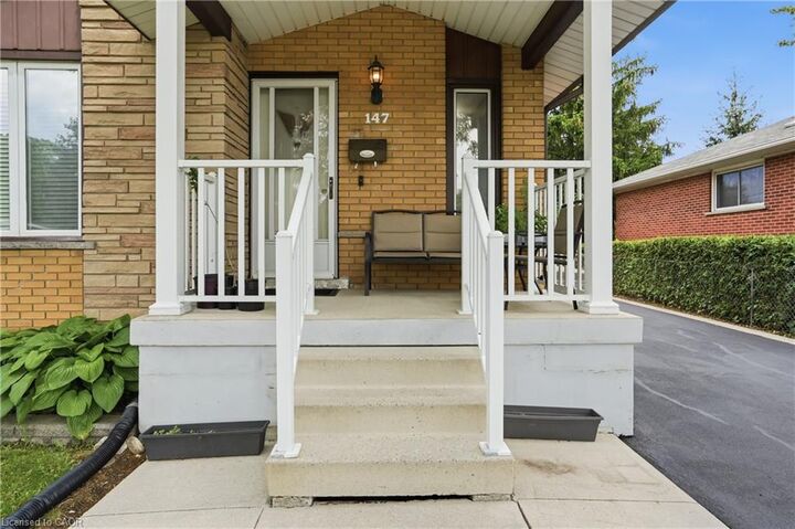 Property Photo:  147 Manning Avenue  ON L9A 3E8 