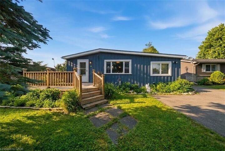 Property Photo: 105 Meadows Drive ON N4N 3B8