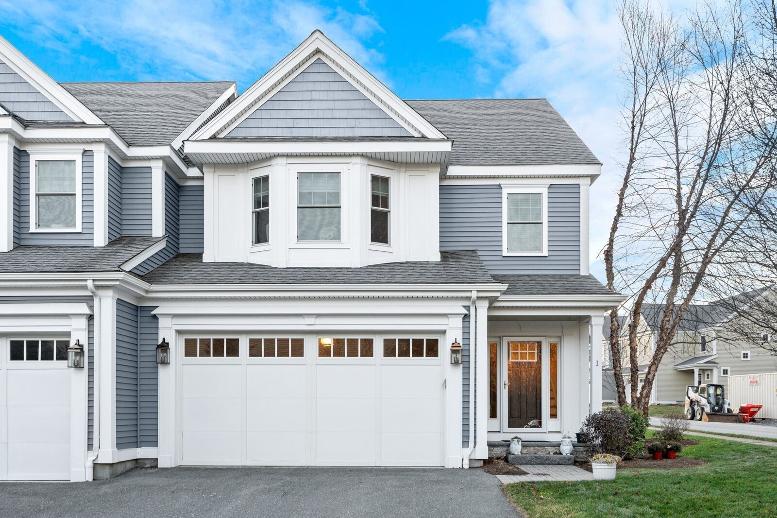 Property Photo:  1 Green Ln 1  MA 01701 