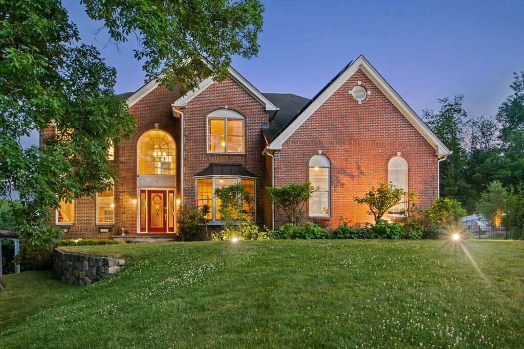 Property Photo:  1 Valley View Drive  MA 01536 