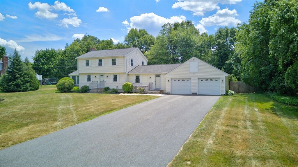 Property Photo: 10 Hemlock Rd MA 01810