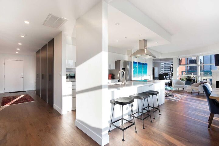Property Photo: 205 Riverfront Avenue SW 1005 AB T2P 5K4