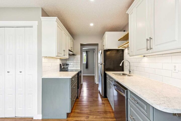 Property Photo: 727 Ranchview Circle NW AB T3G 1A9