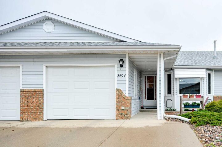 3904 56A Street — photo 1