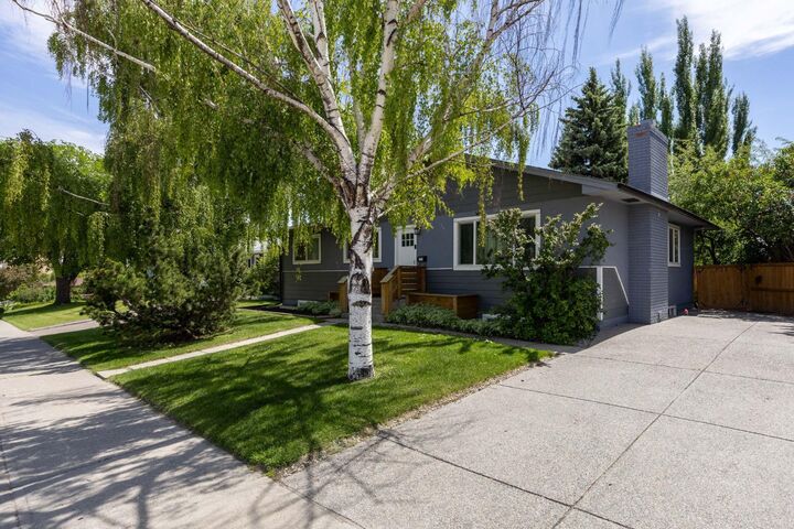 Property Photo:  723 75 Avenue SW  AB T2V 0S4 
