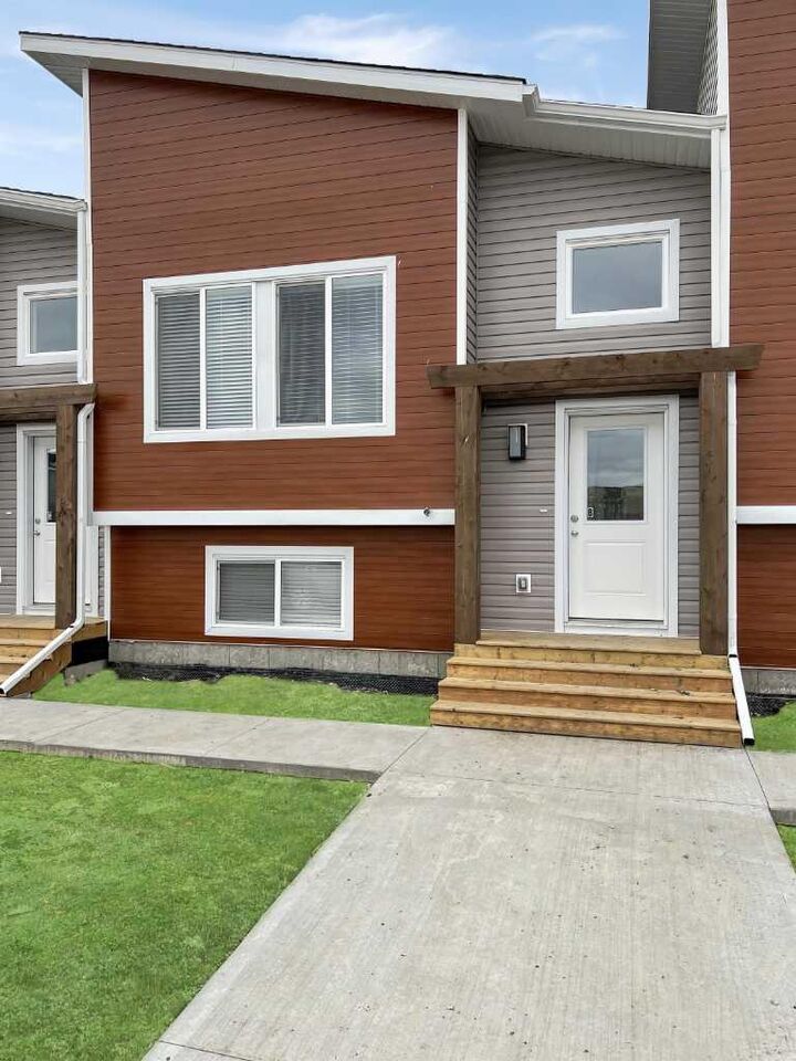 Property Photo: 9549 114 Avenue B AB T8X 0W7