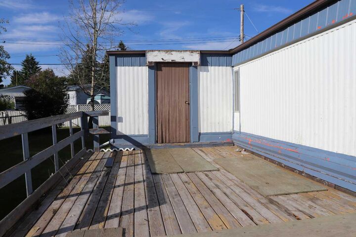 Property Photo: 809 52 Street AB T7E 1K4