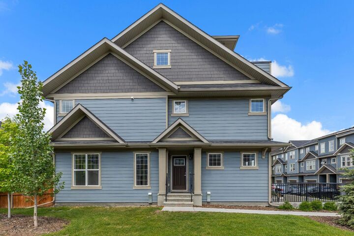 237 Cranbrook Square SE — photo 1