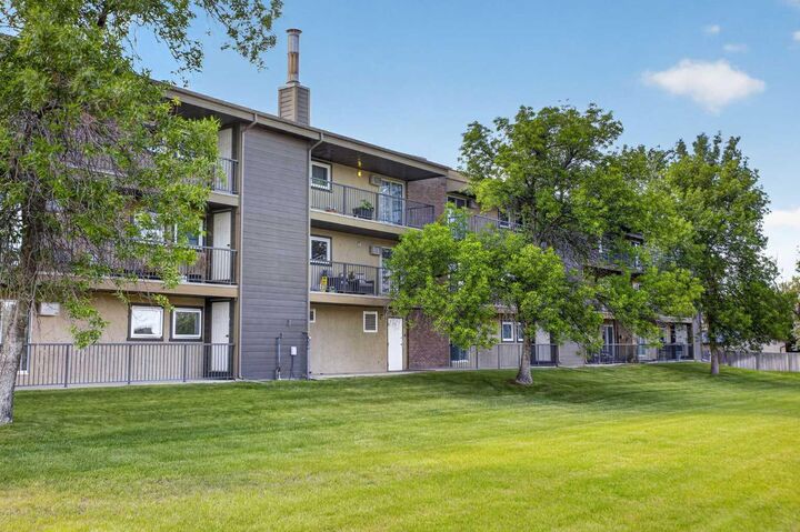Property Photo:  401 Columbia Boulevard W 206  AB T1K 5R8 