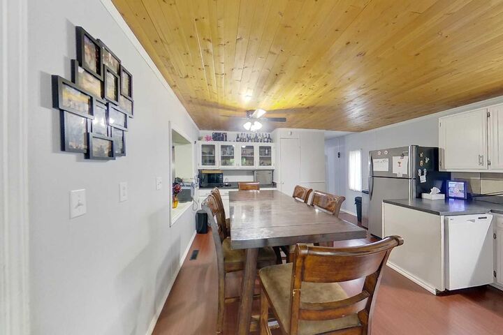 Property Photo: 404 6 Avenue NW 111 AB T0G 2A1