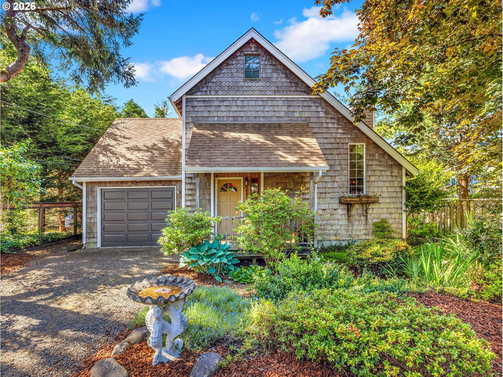 Property Photo:  643 5th St  OR 97138 