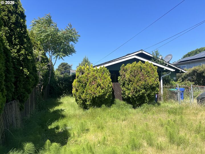 Property Photo:  4423 SE 27th Ave  OR 97202 