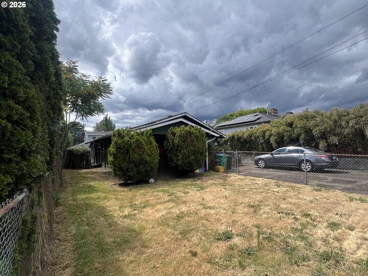 Property Photo:  4423 SE 27th Ave  OR 97202 