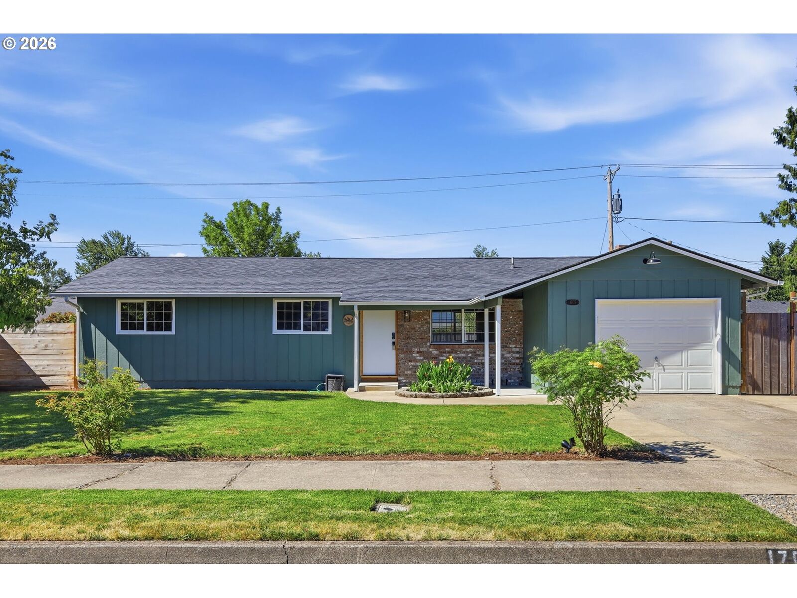 Property Photo: 1705 Brewer Ave OR 97401