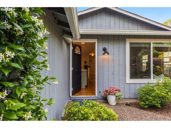 Property Photo:  4743 SW Seymour Ct  OR 97221 