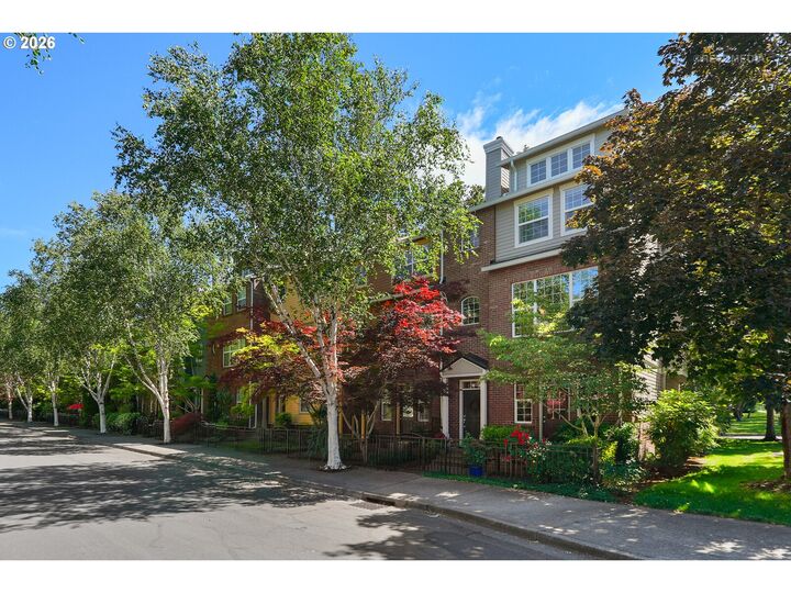Property Photo: 808 NE Caden Ave OR 97124