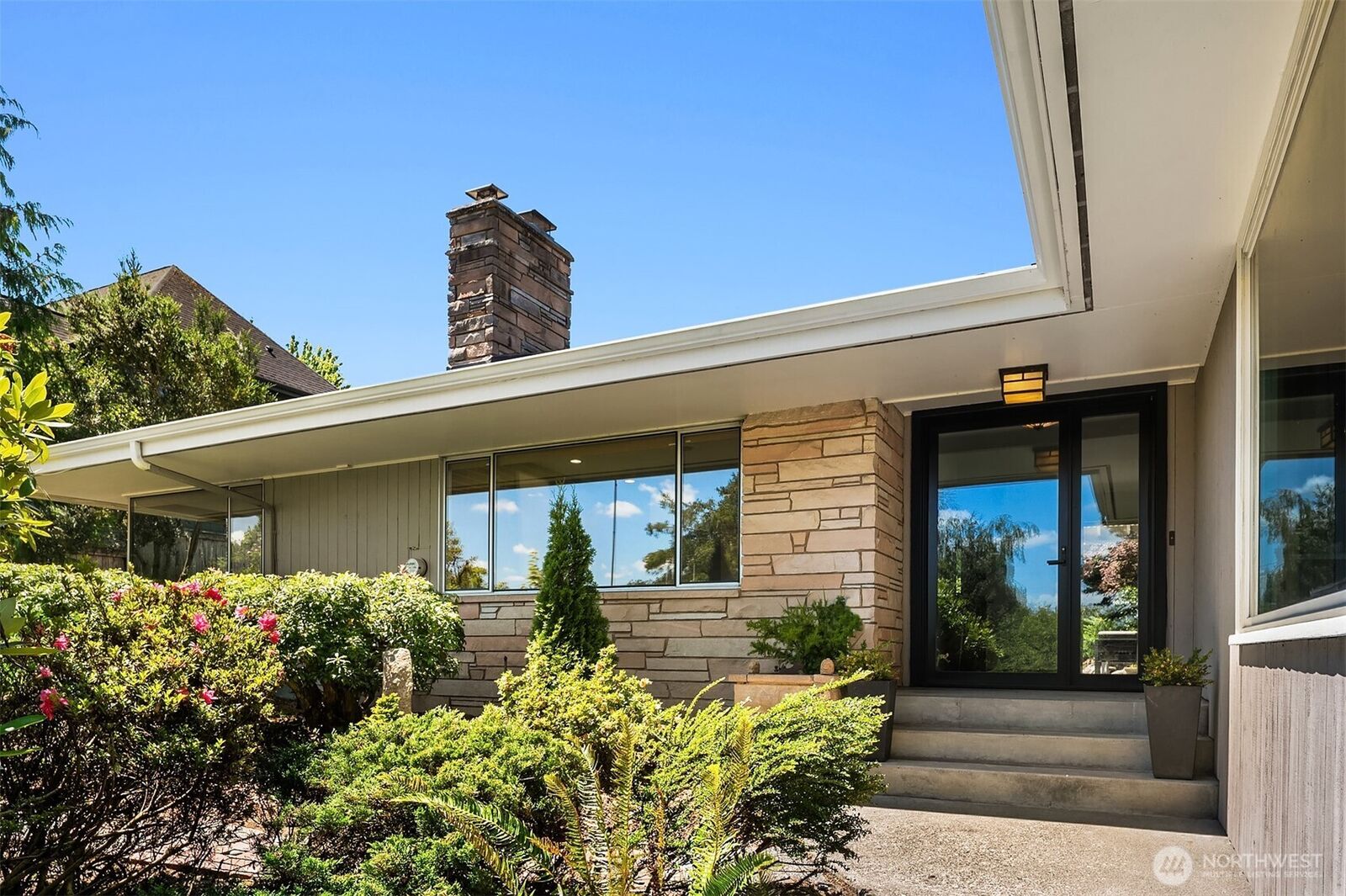 Property Photo:  5757  64th Avenue NE  WA 98105 