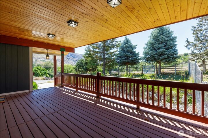 Property Photo:  301  Main Street  WA 98849 