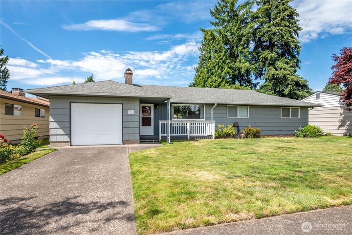 Property Photo: 2924 Magnolia Street WA 98632