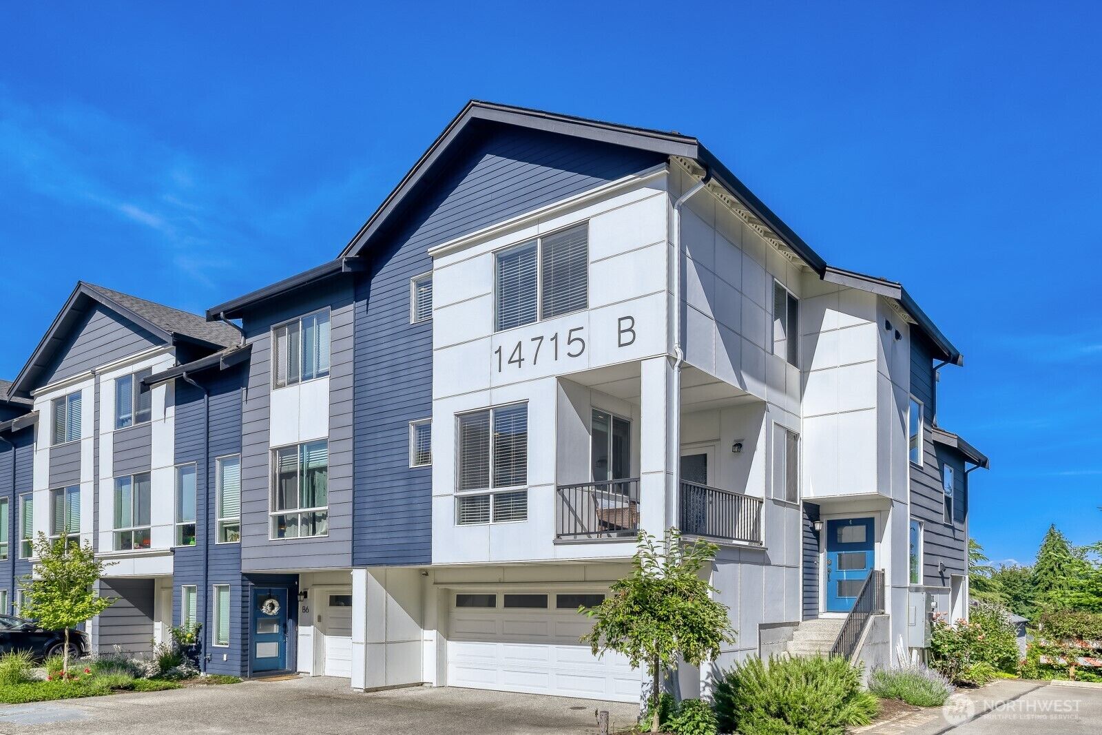 Property Photo:  14715  Admiralty Way B7  WA 98087 