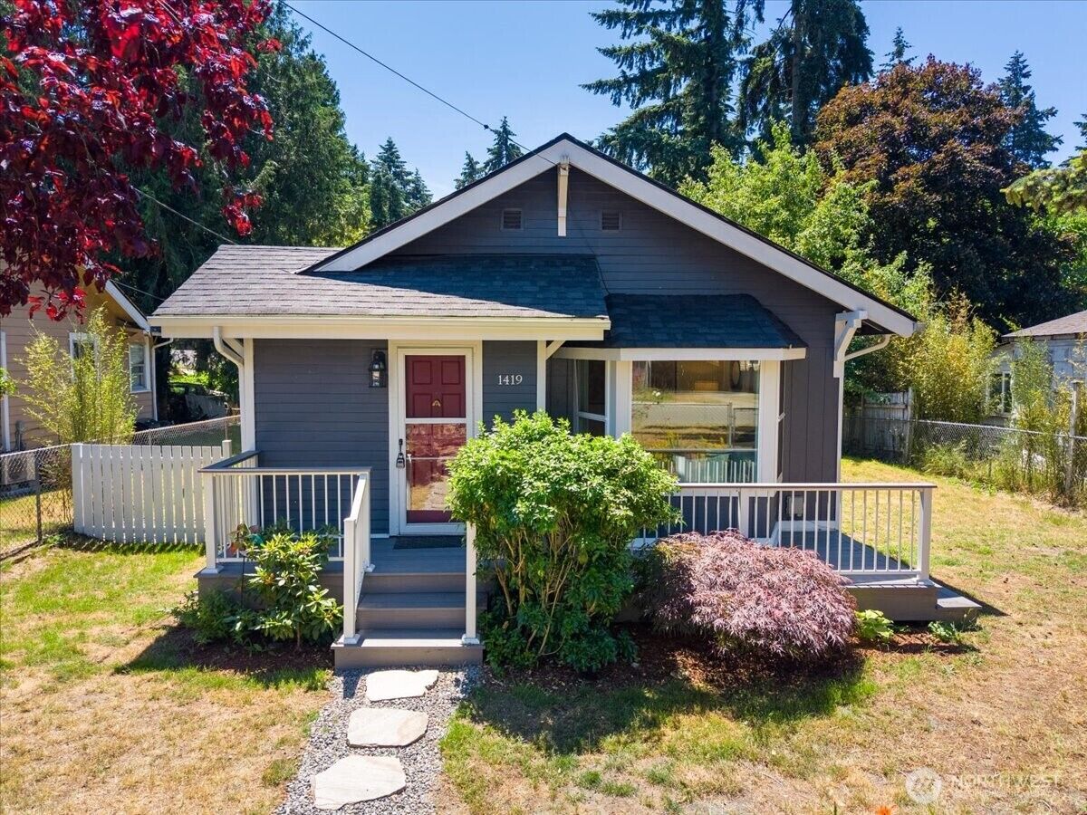 Property Photo:  1419 S 129th Street  WA 98168 
