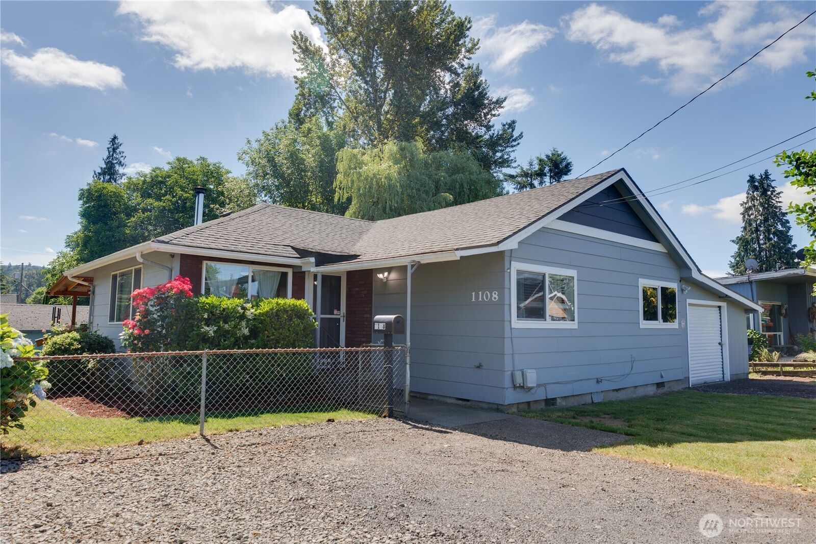 Property Photo:  1108 S 8th Avenue  WA 98626 
