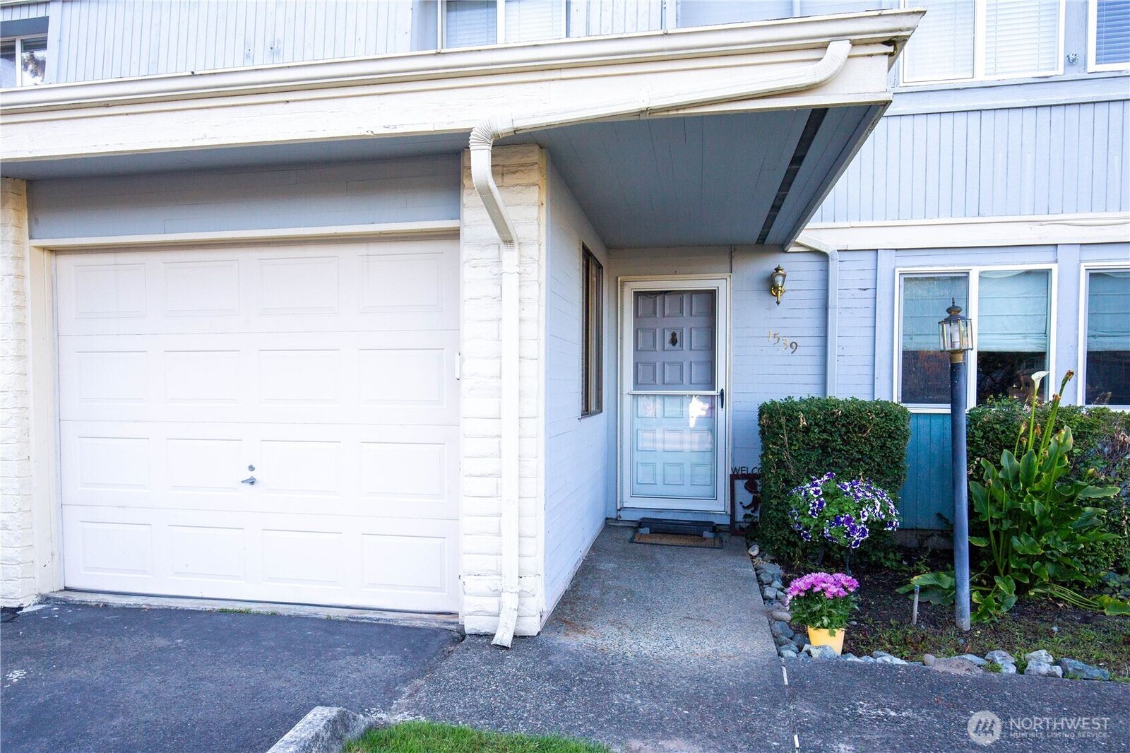 Property Photo: 1539 22nd Street NE 1539 WA 98002
