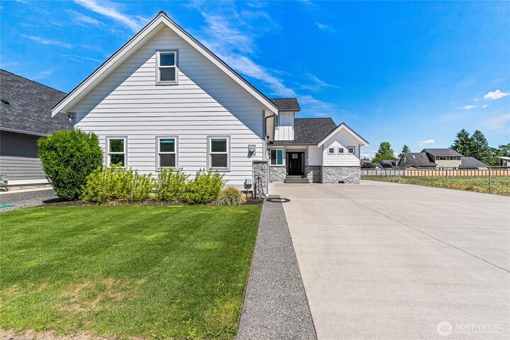 Property Photo: 814 Rye Ct. WA 98264