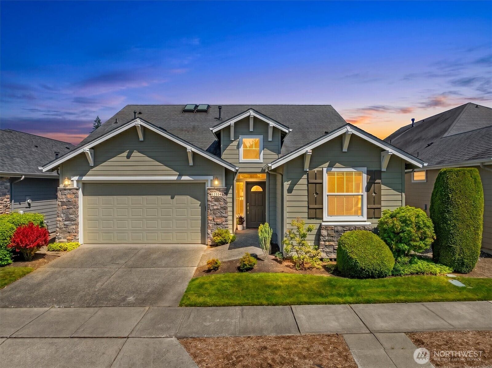 Property Photo: 12534 230th Place NE WA 98053