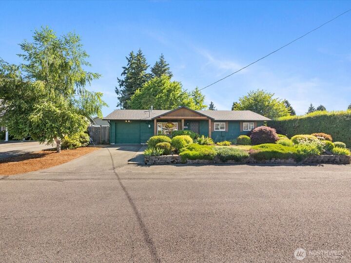 Property Photo: 11924 SE 169th Place WA 98058