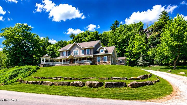 Property Photo:  104 Masthope Plank Road  PA 18435 