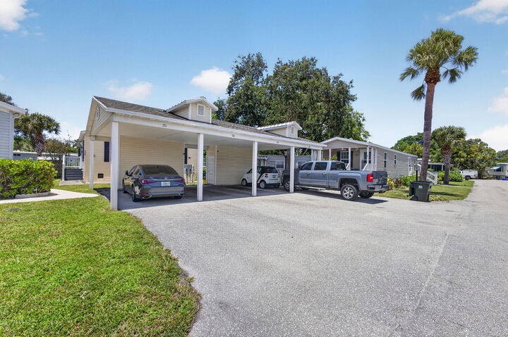 Property Photo:  170 Maple Avenue W  FL 33410 