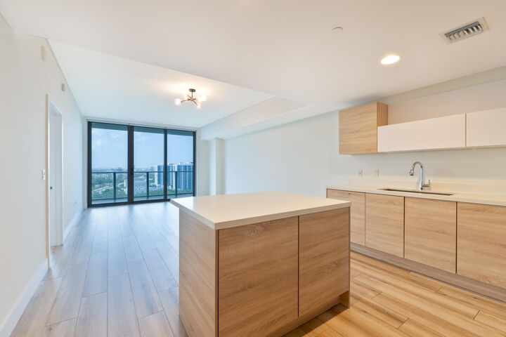 Property Photo:  16385 Biscayne Boulevard 2502  FL 33160 