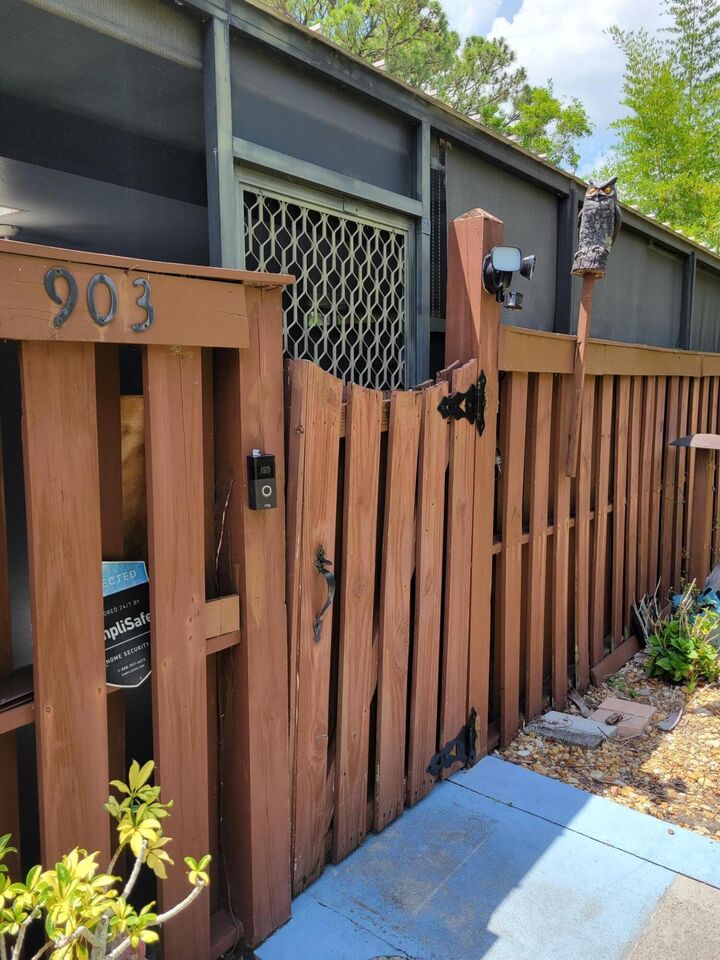 Property Photo:  903 SE Camelot Gardens Boulevard SE  FL 34952 