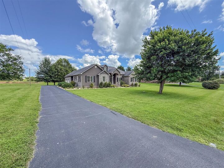 Property Photo:  48 Oakwind Road  KY 42141 