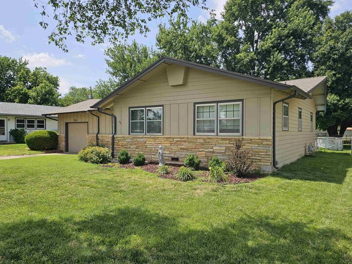 Property Photo:  511 N Country Acres Ave  KS 67212 