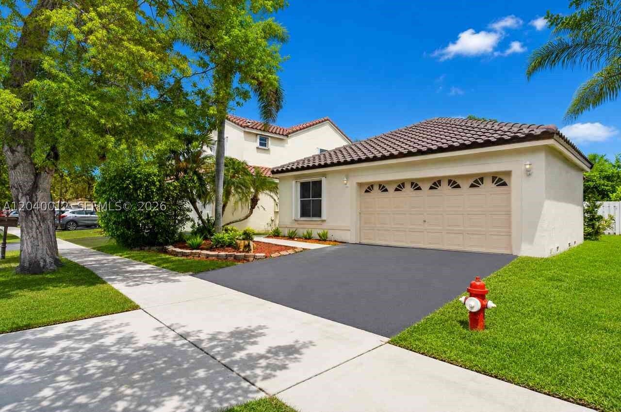 Property Photo:  116 W Bayridge Dr  FL 33326 