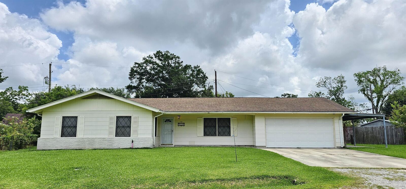Property Photo: 2410 Bradford TX 77630