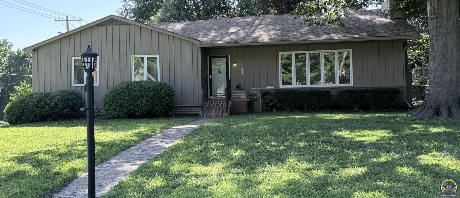 Property Photo:  1401 N 2nd St  KS 66002 